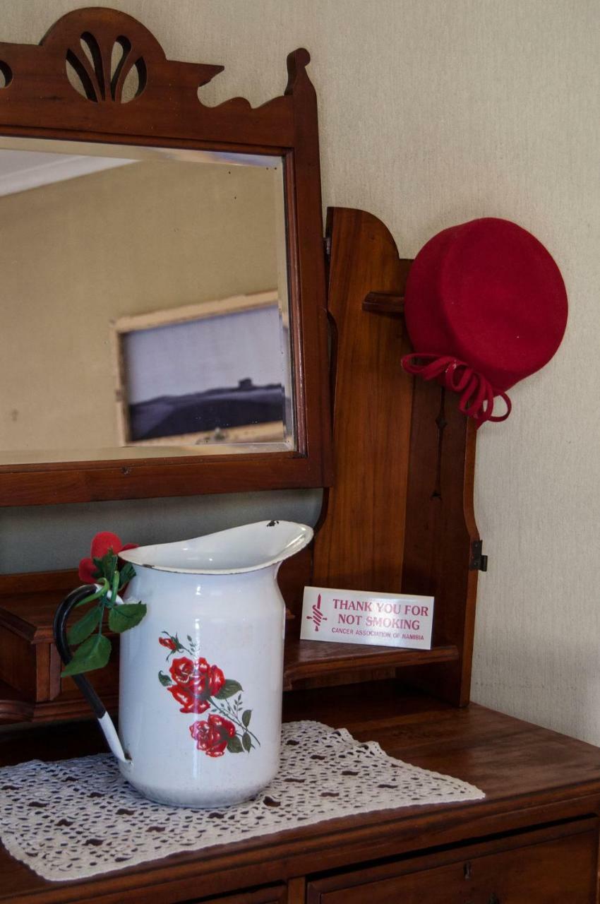 Obelix Guesthouse Lüderitz Dış mekan fotoğraf
